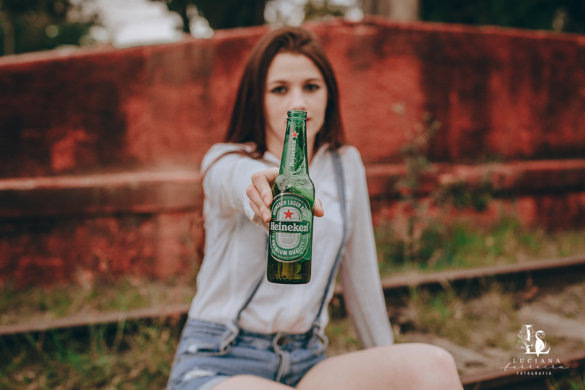 Ensaio feminino na Estação de São Roque. Ruiva.