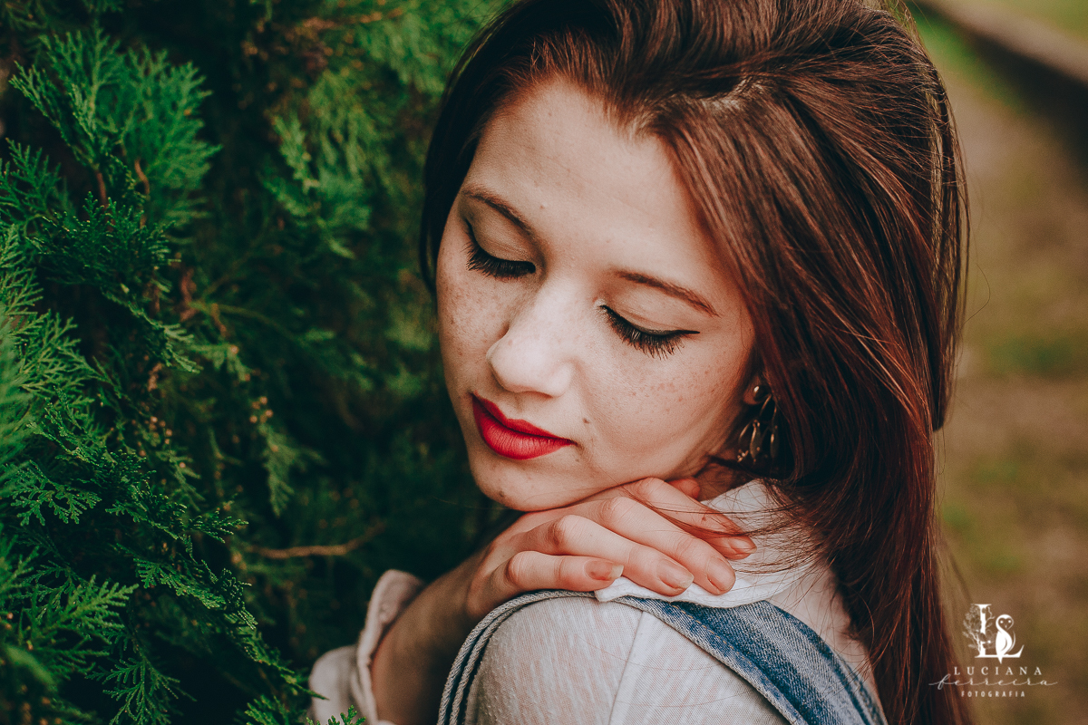 Ensaio feminino na Estação de São Roque. Ruiva.