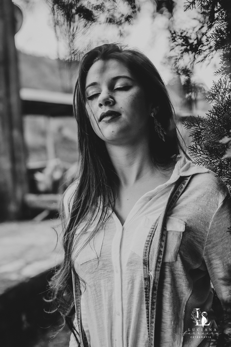 Ensaio feminino na Estação de São Roque. Ruiva.