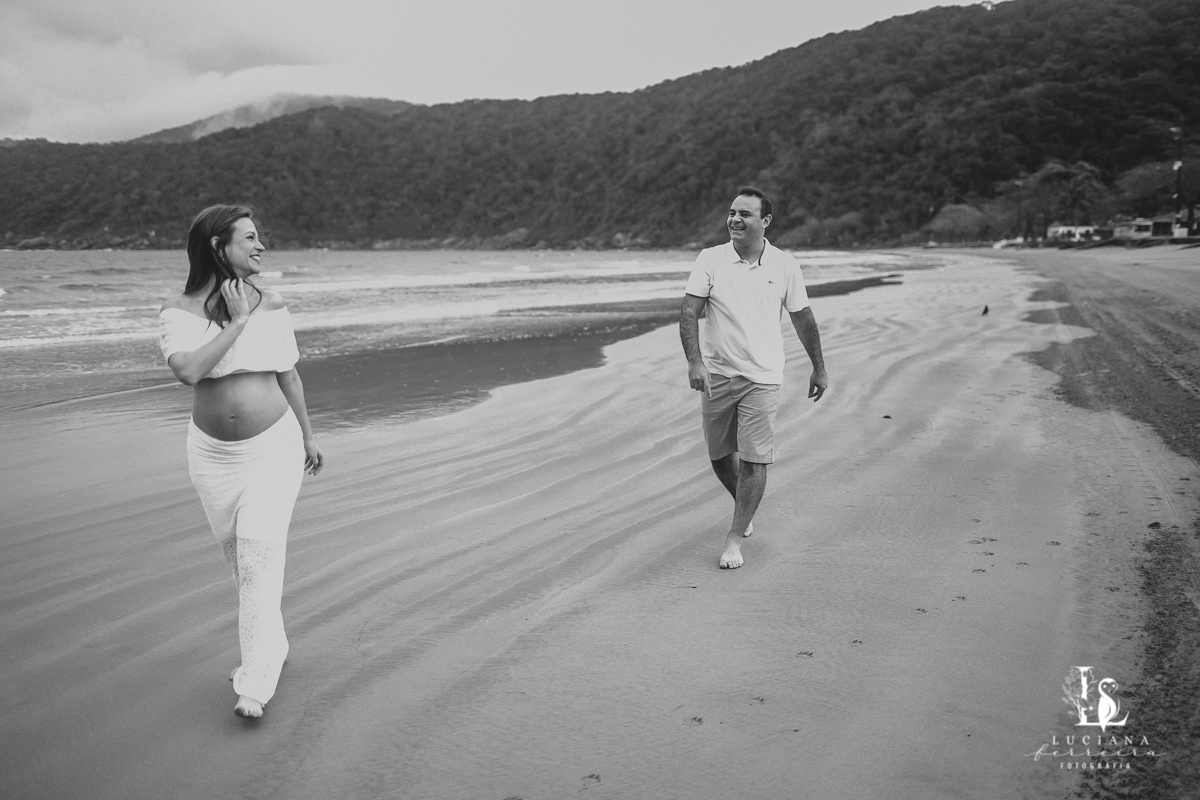 Amigas grávidas. Ensaio gestante na praia.