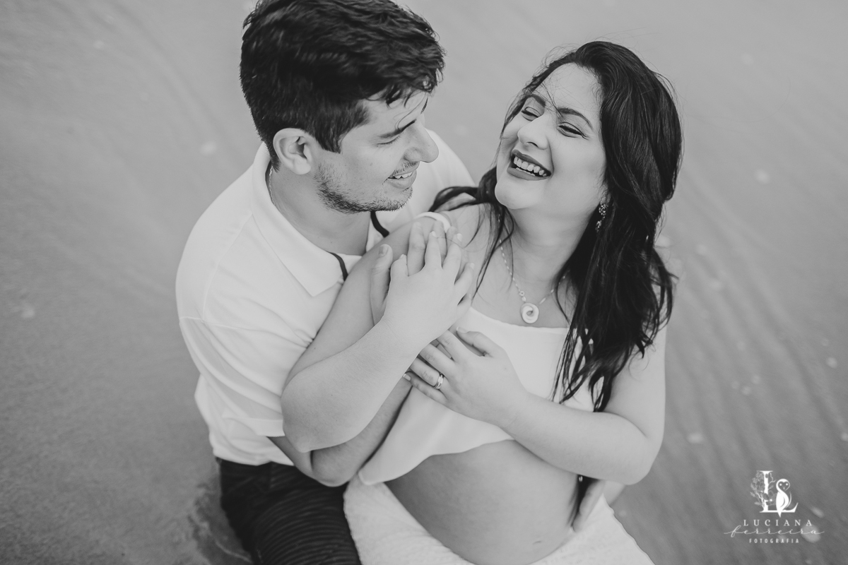 Amigas grávidas. Ensaio gestante na praia.