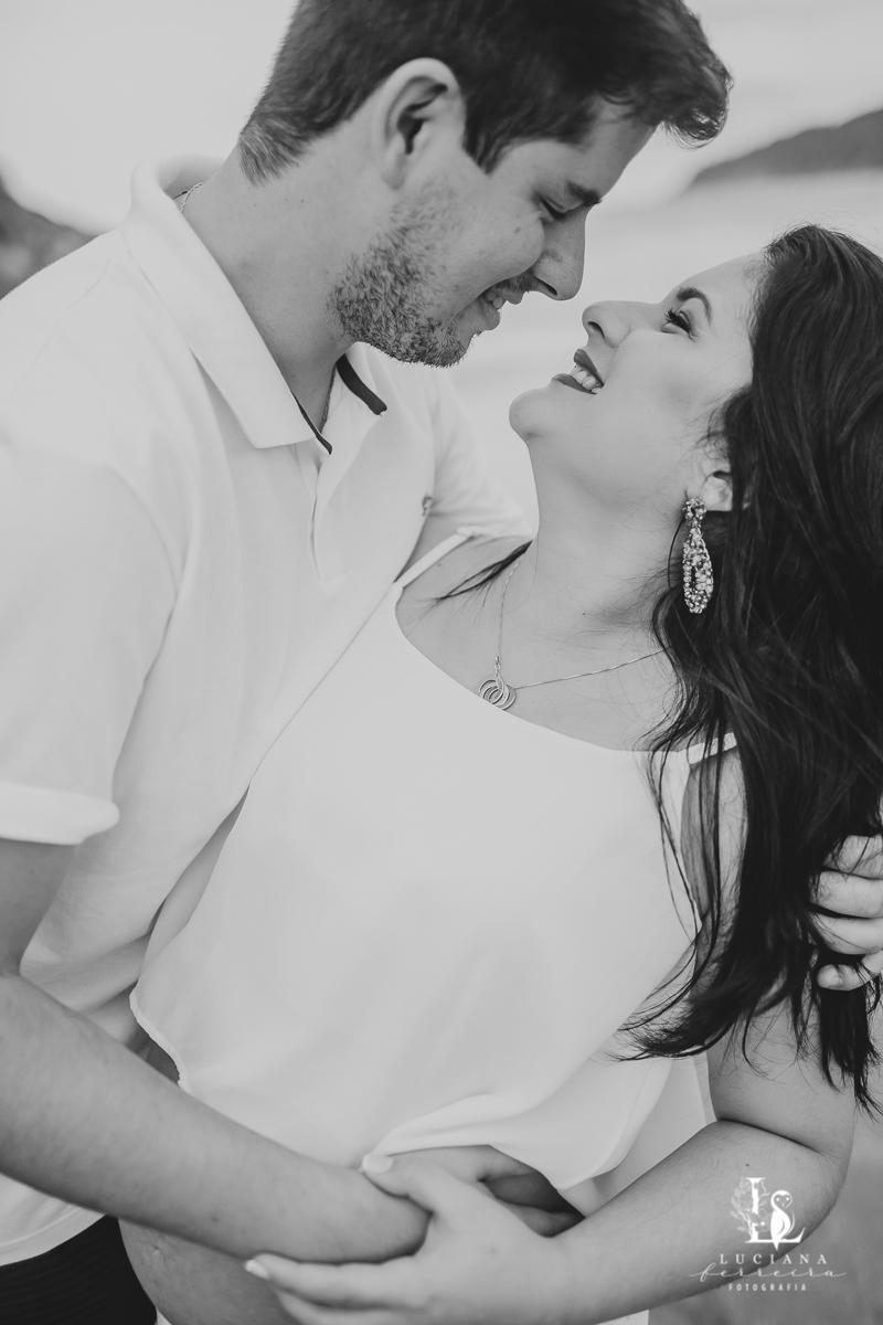 Amigas grávidas. Ensaio gestante na praia.