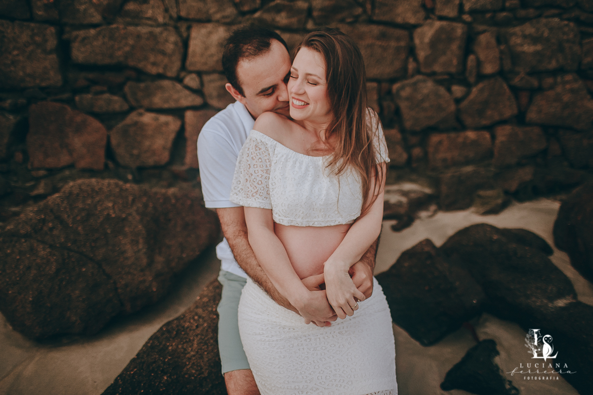 Amigas grávidas. Ensaio gestante na praia.