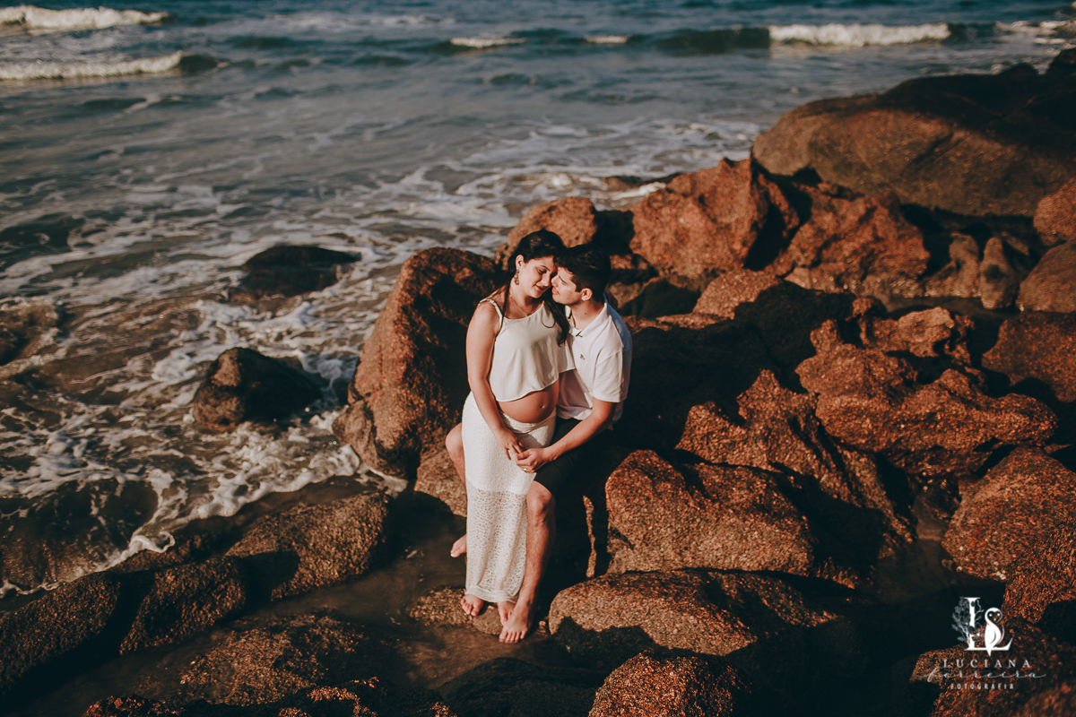 Amigas grávidas. Ensaio gestante na praia.