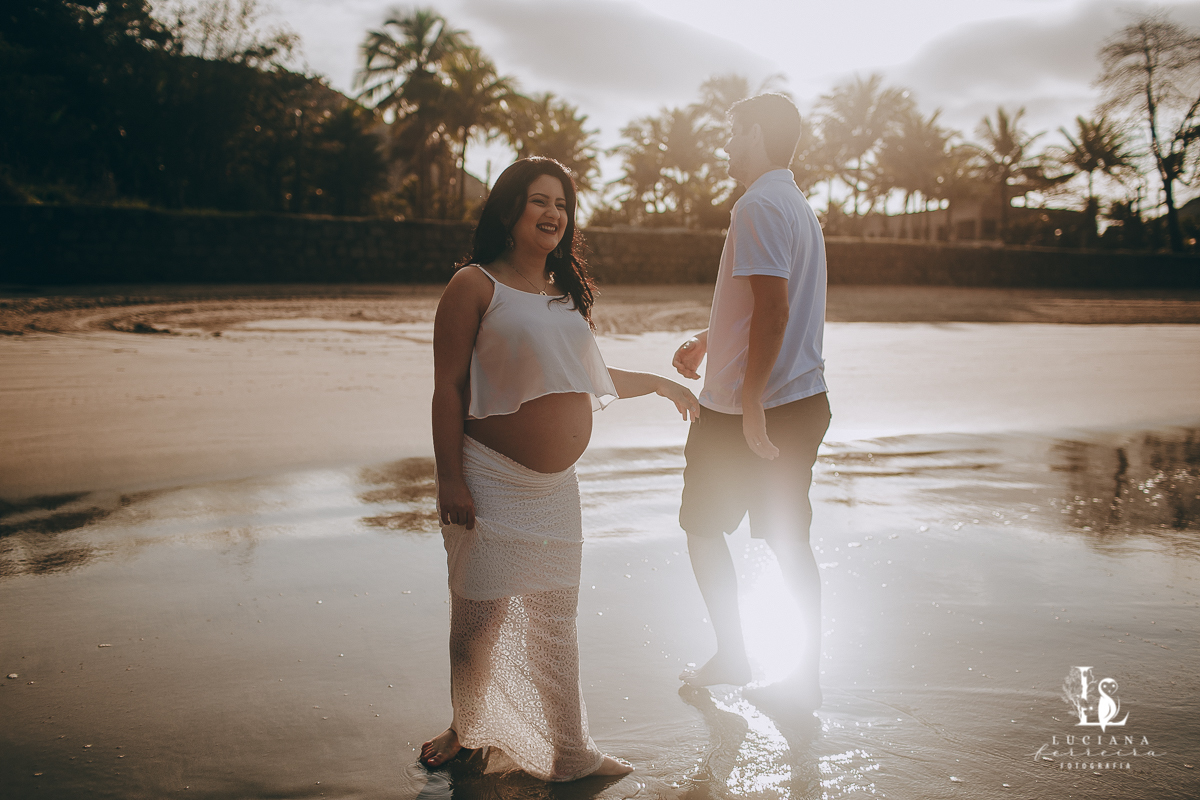 Amigas grávidas. Ensaio gestante na praia.