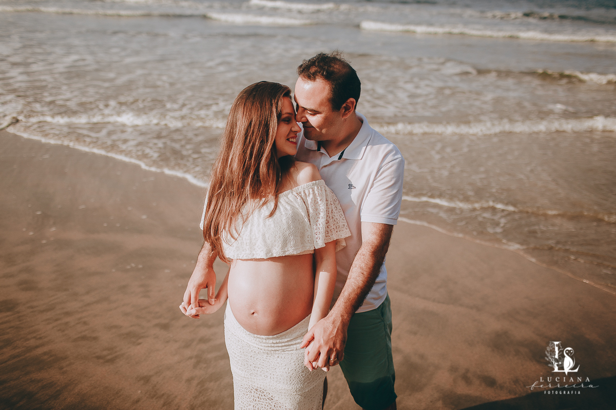 Amigas grávidas. Ensaio gestante na praia.