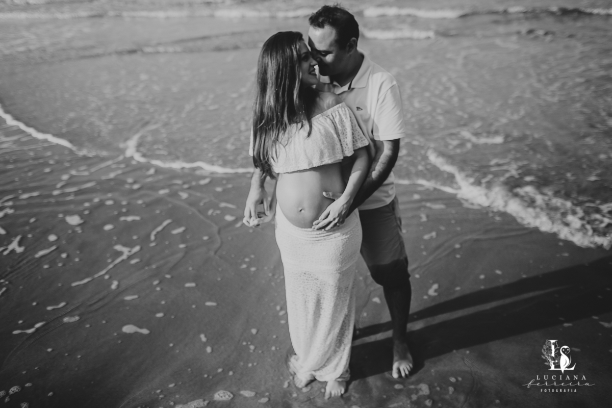 Amigas grávidas. Ensaio gestante na praia.