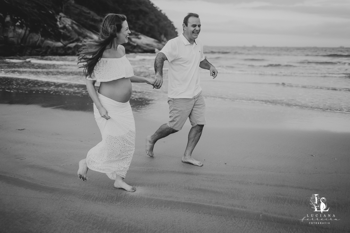 Amigas grávidas. Ensaio gestante na praia.