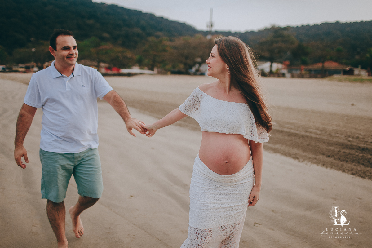 Amigas grávidas. Ensaio gestante na praia.