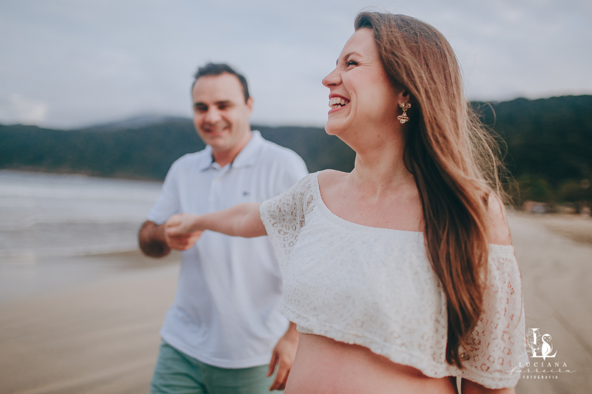 Amigas grávidas. Ensaio gestante na praia.