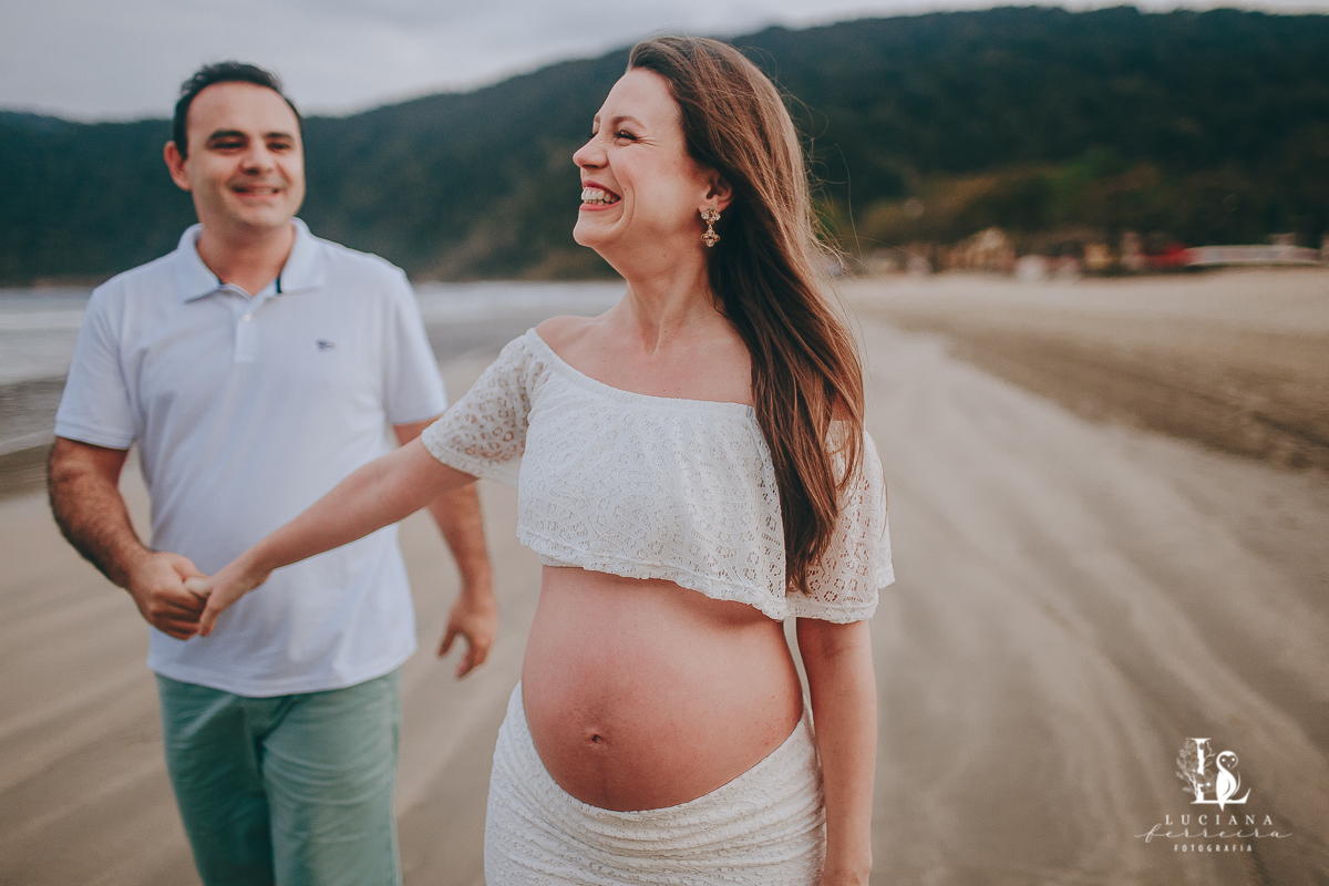 Amigas grávidas. Ensaio gestante na praia.