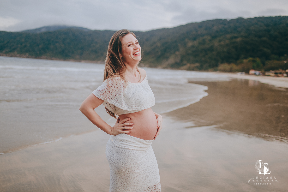 Amigas grávidas. Ensaio gestante na praia.