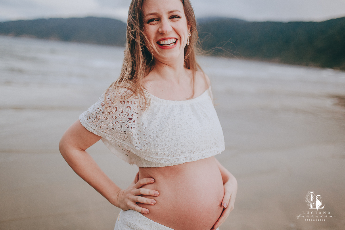 Amigas grávidas. Ensaio gestante na praia.