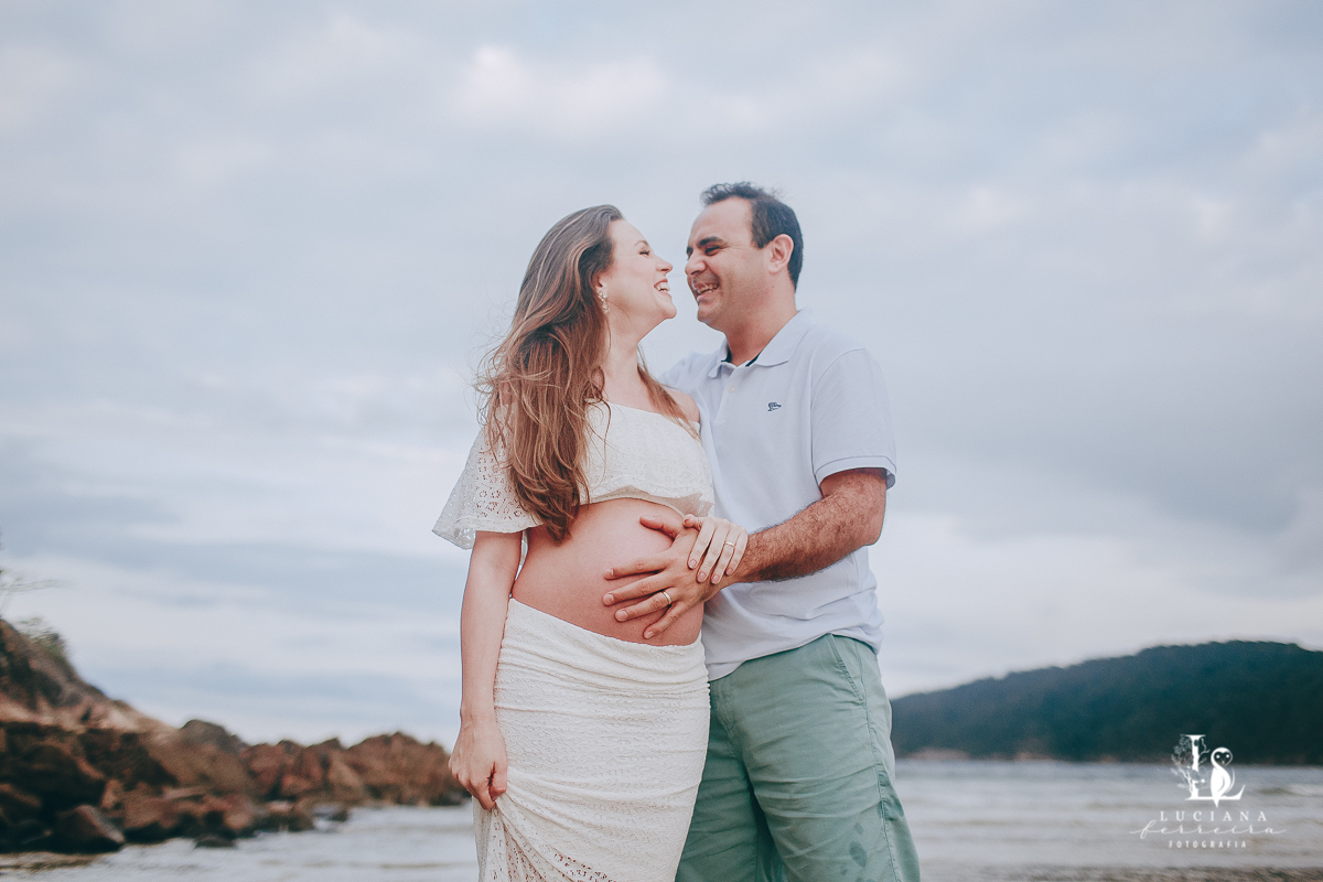 Amigas grávidas. Ensaio gestante na praia.
