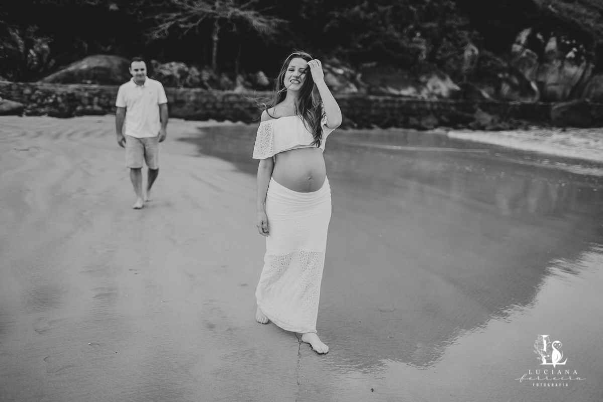 Amigas grávidas. Ensaio gestante na praia.