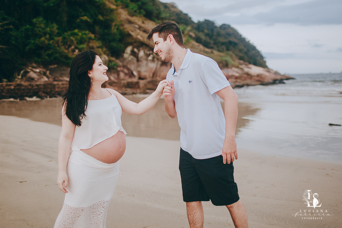 Amigas grávidas. Ensaio gestante na praia.