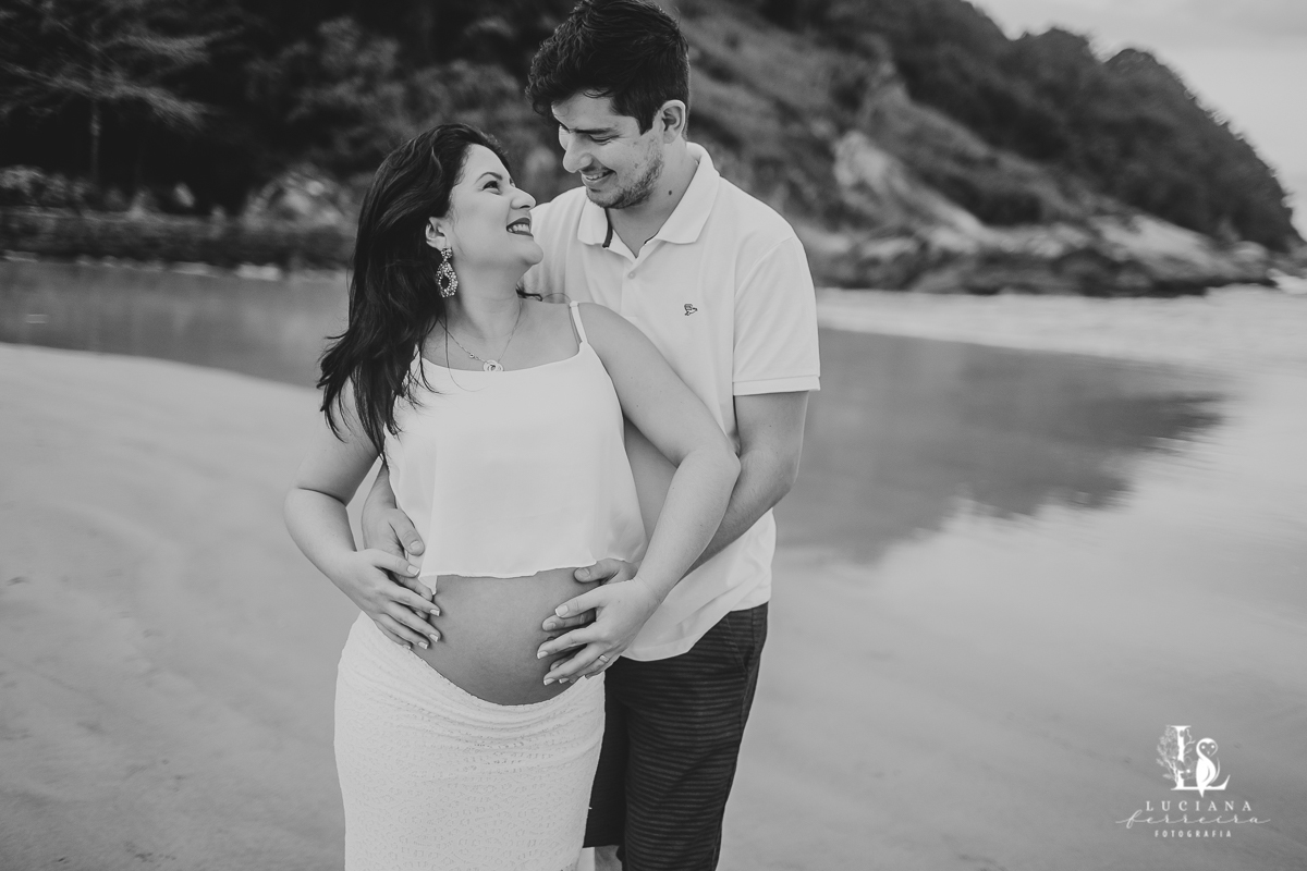 Amigas grávidas. Ensaio gestante na praia.