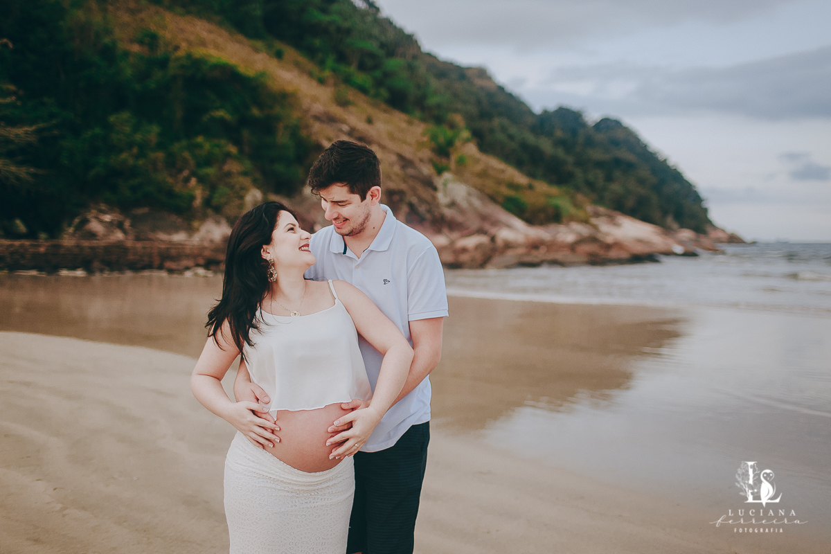 Amigas grávidas. Ensaio gestante na praia.