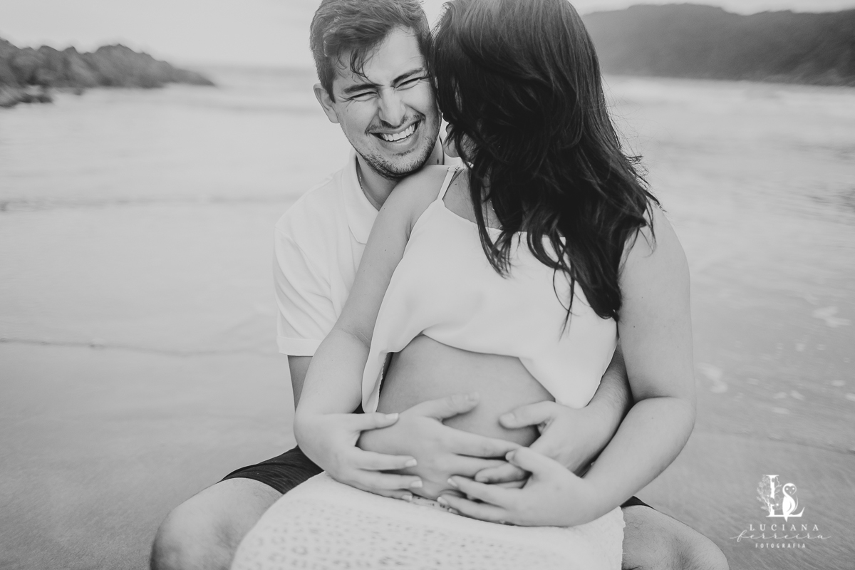 Amigas grávidas. Ensaio gestante na praia.