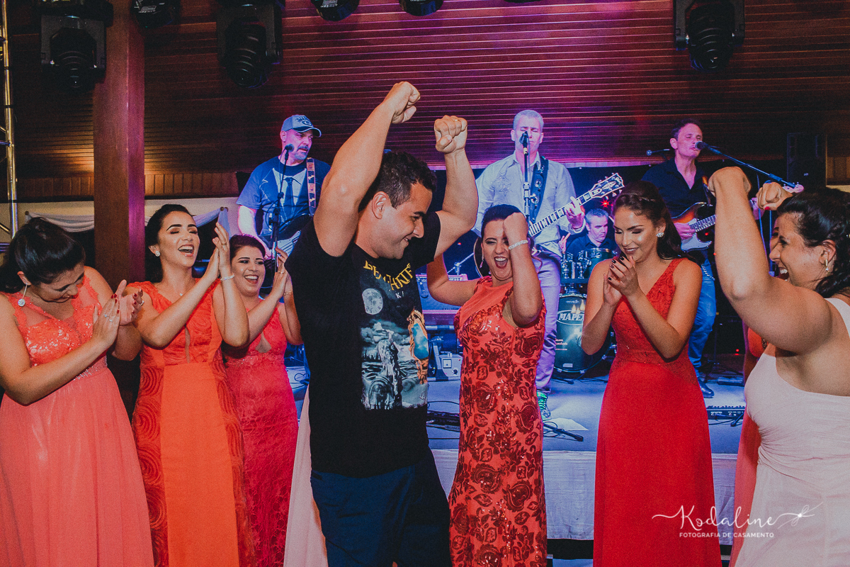 Casamento Mallu e Klever. Casar na Igreja. Casamento lindo.