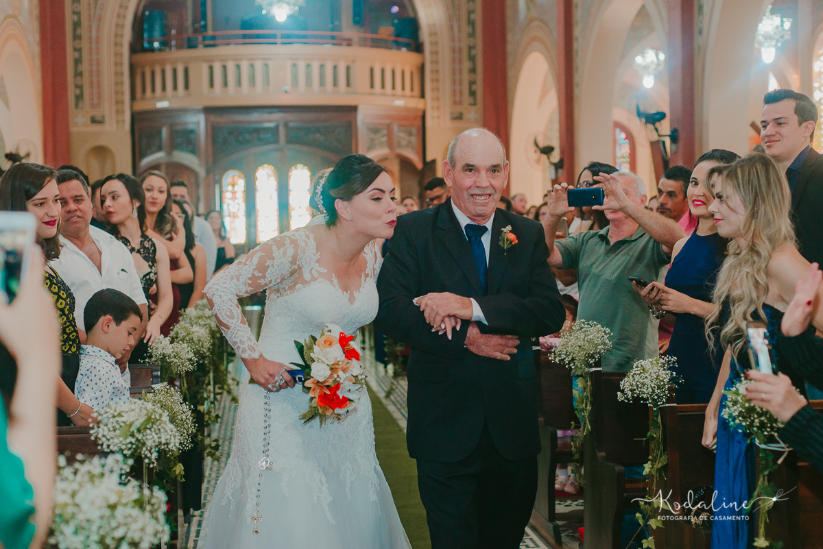 Casamento Mallu e Klever. Casar na Igreja. Casamento lindo.