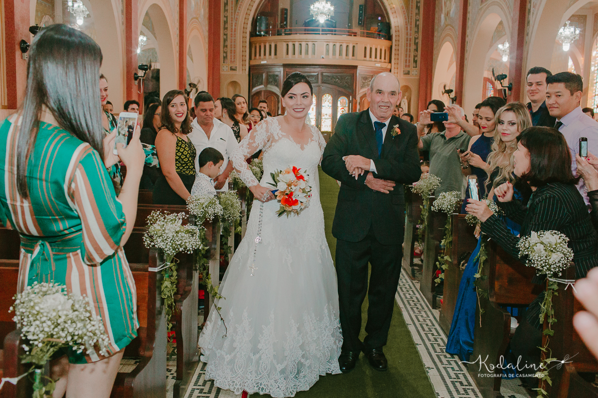 Casamento Mallu e Klever. Casar na Igreja. Casamento lindo.