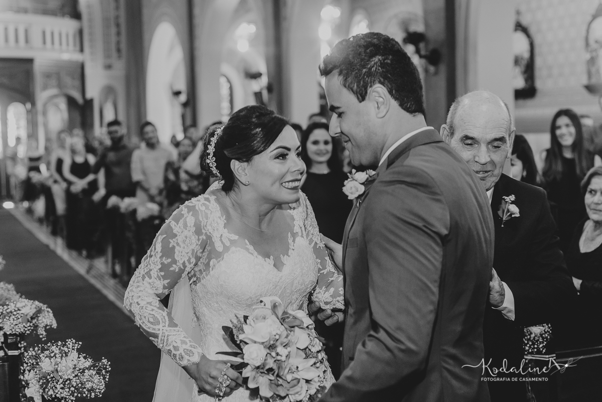 Casamento Mallu e Klever. Casar na Igreja. Casamento lindo.