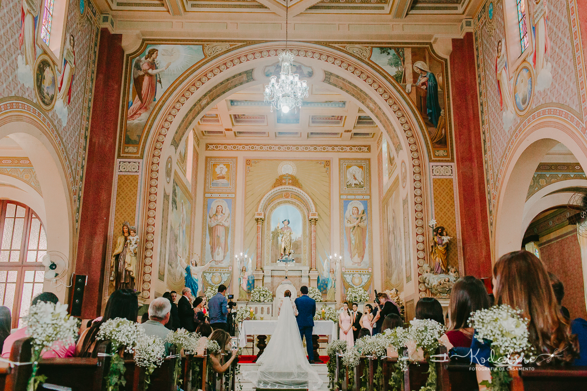 Casamento Mallu e Klever. Casar na Igreja. Casamento lindo.