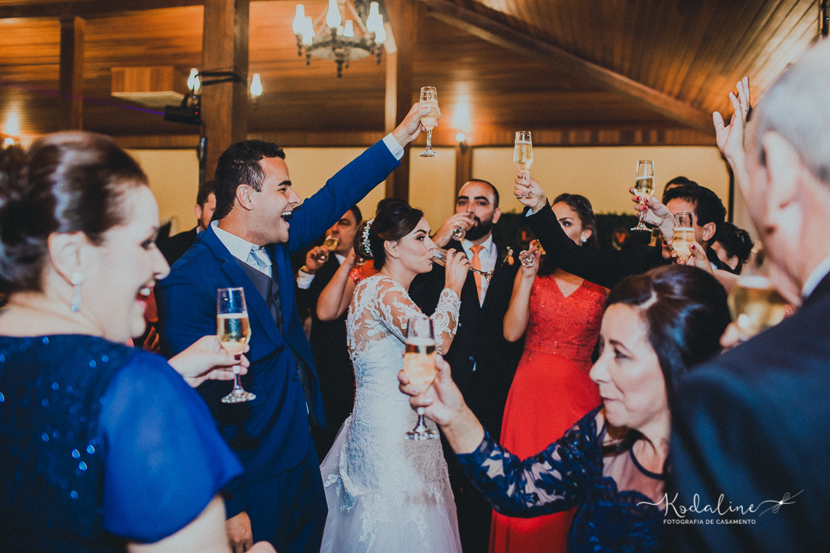 Casamento Mallu e Klever. Casar na Igreja. Casamento lindo.