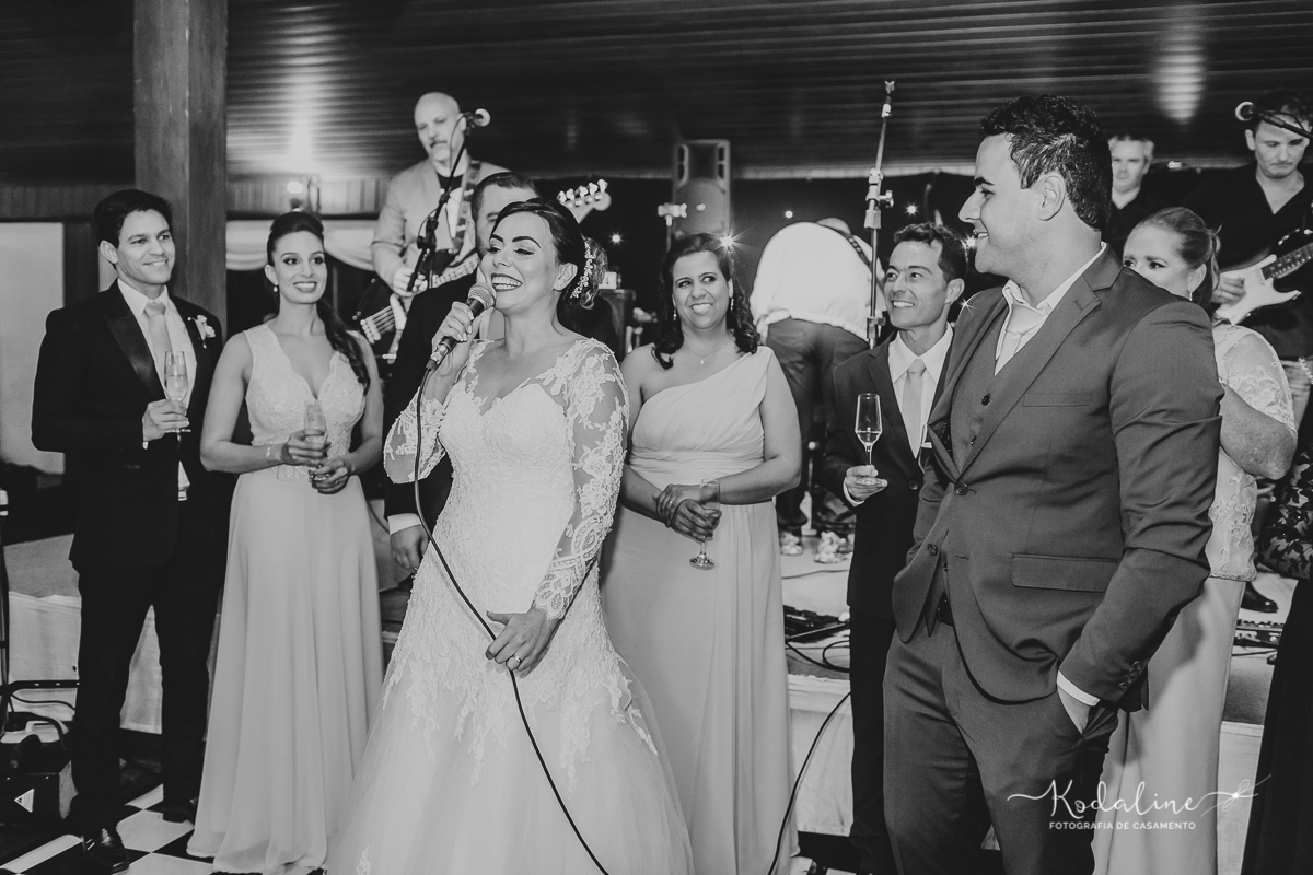 Casamento Mallu e Klever. Casar na Igreja. Casamento lindo.