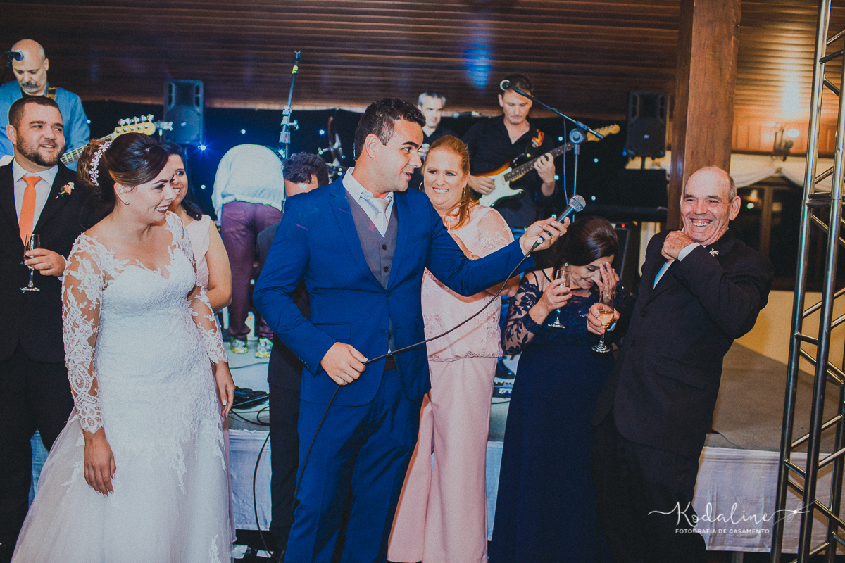 Casamento Mallu e Klever. Casar na Igreja. Casamento lindo.