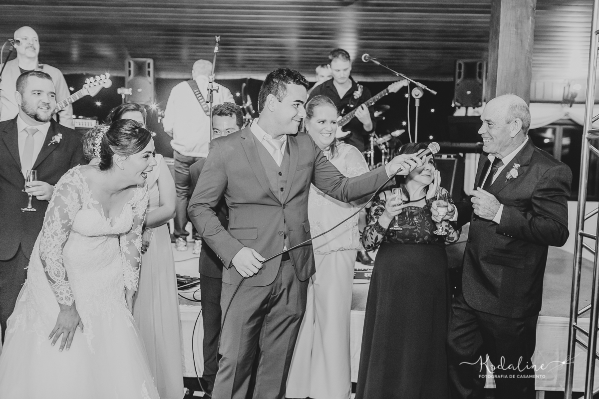 Casamento Mallu e Klever. Casar na Igreja. Casamento lindo.