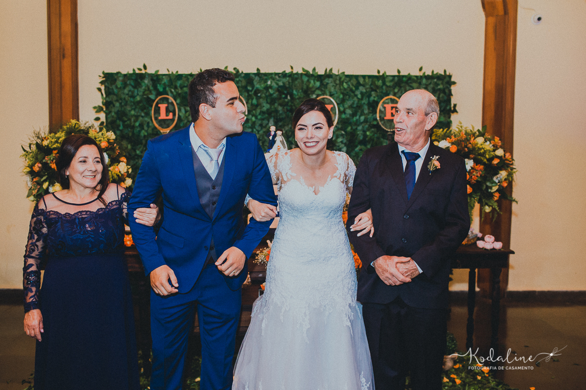 Casamento Mallu e Klever. Casar na Igreja. Casamento lindo.