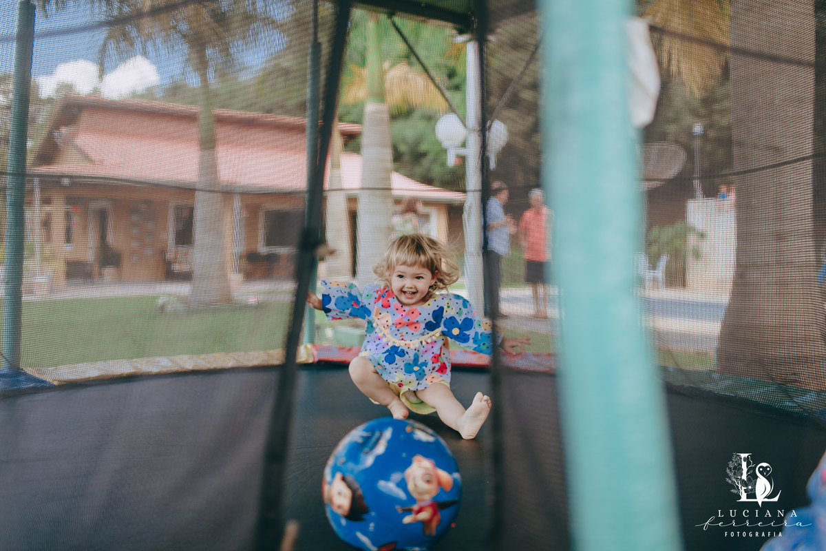 Criança Feliz no Pula Pula