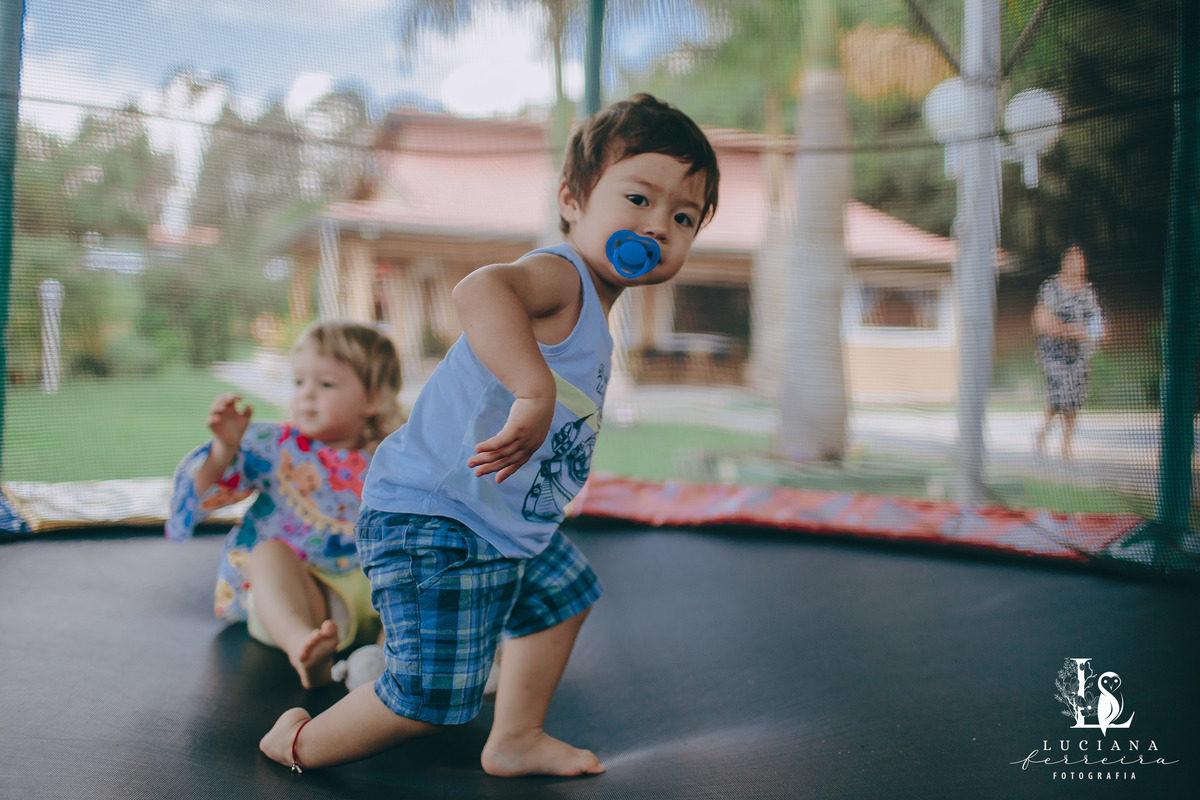 Criança Feliz no Pula Pula