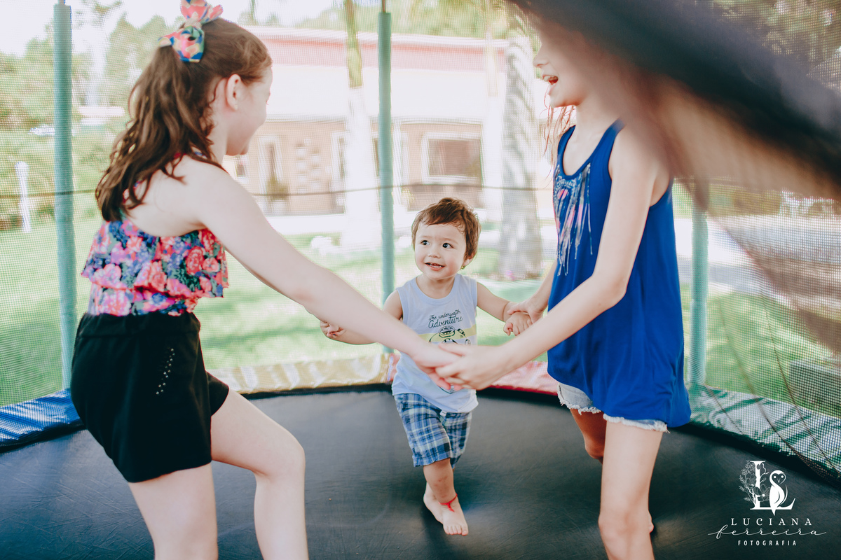 Criança Feliz no Pula Pula