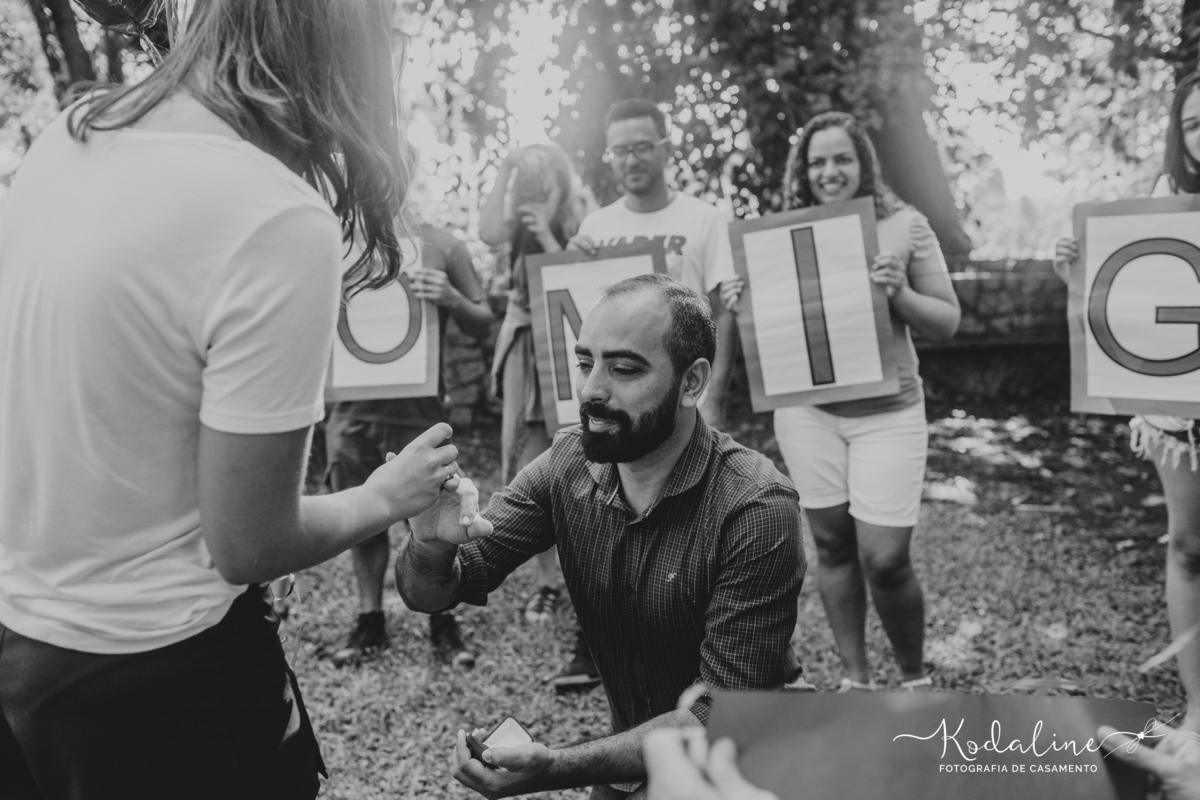 Pedido de noivado surpresa no Parque Ibirapuera em São Paulo. Noivado Surpresa. Save The Date. Noivos emocionados. Pedido de Casamento Lindo. Noiva 2019