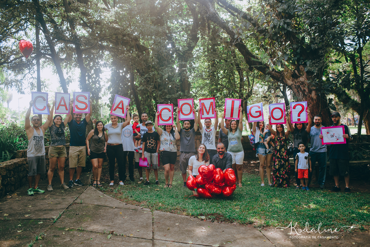 Pedido de noivado surpresa no Parque Ibirapuera em São Paulo. Noivado Surpresa. Save The Date. Noivos emocionados. Pedido de Casamento Lindo. Noiva 2019