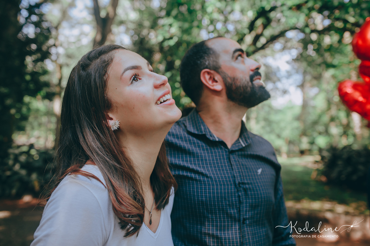 Pedido de noivado surpresa no Parque Ibirapuera em São Paulo. Noivado Surpresa. Save The Date. Noivos emocionados. Pedido de Casamento Lindo. Noiva 2019
