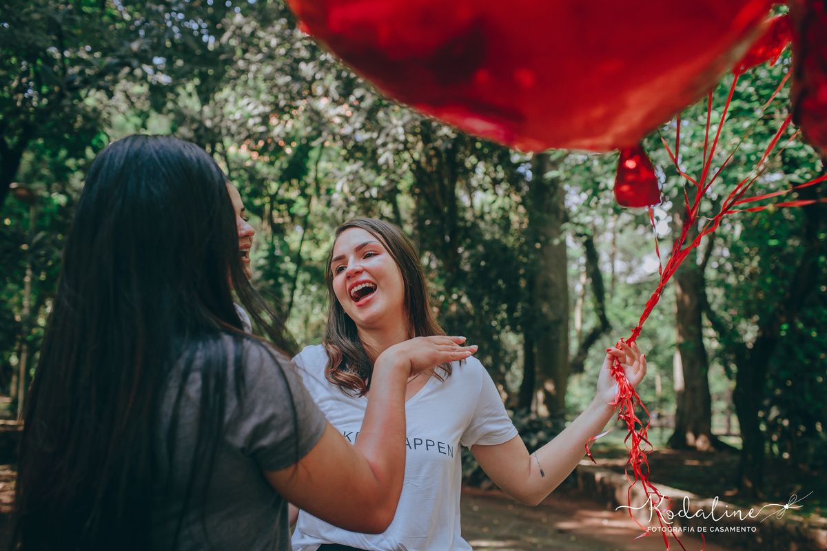 Pedido de noivado surpresa no Parque Ibirapuera em São Paulo. Noivado Surpresa. Save The Date. Noivos emocionados. Pedido de Casamento Lindo. Noiva 2019
