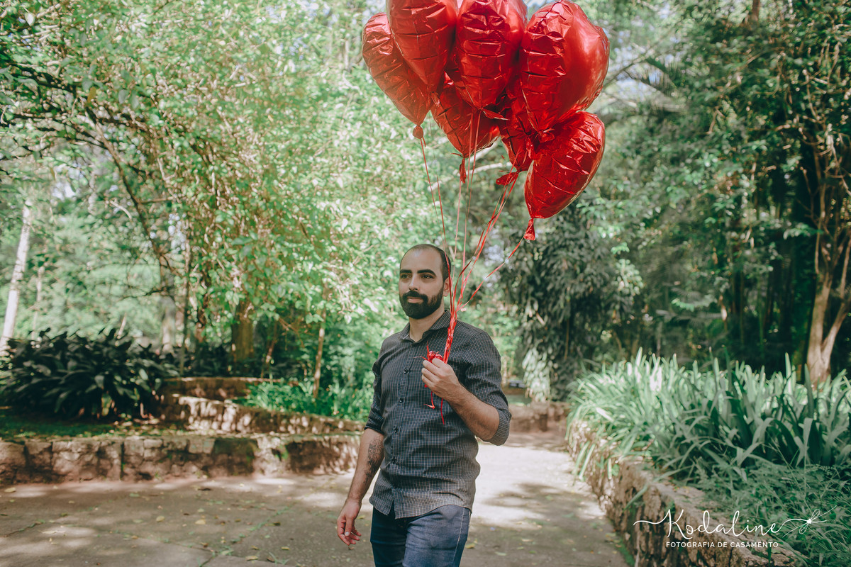 Pedido de noivado surpresa no Parque Ibirapuera em São Paulo. Noivado Surpresa. Save The Date. Noivos emocionados. Pedido de Casamento Lindo. Noiva 2019