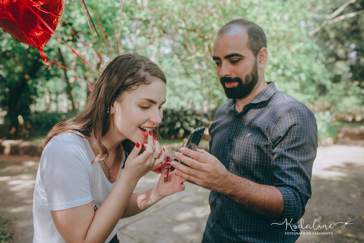 Pedido de noivado surpresa no Parque Ibirapuera em São Paulo. Noivado Surpresa. Save The Date. Noivos emocionados. Pedido de Casamento Lindo. Noiva 2019