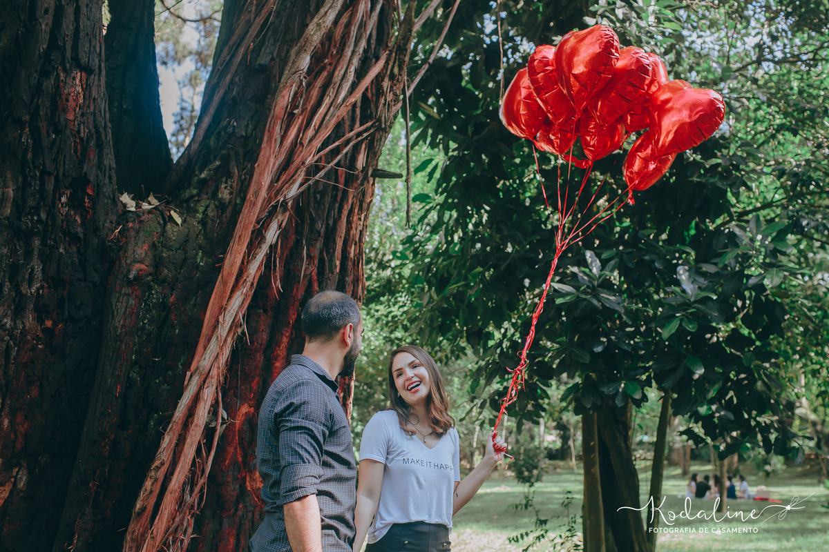 Pedido de noivado surpresa no Parque Ibirapuera em São Paulo. Noivado Surpresa. Save The Date. Noivos emocionados. Pedido de Casamento Lindo. Noiva 2019