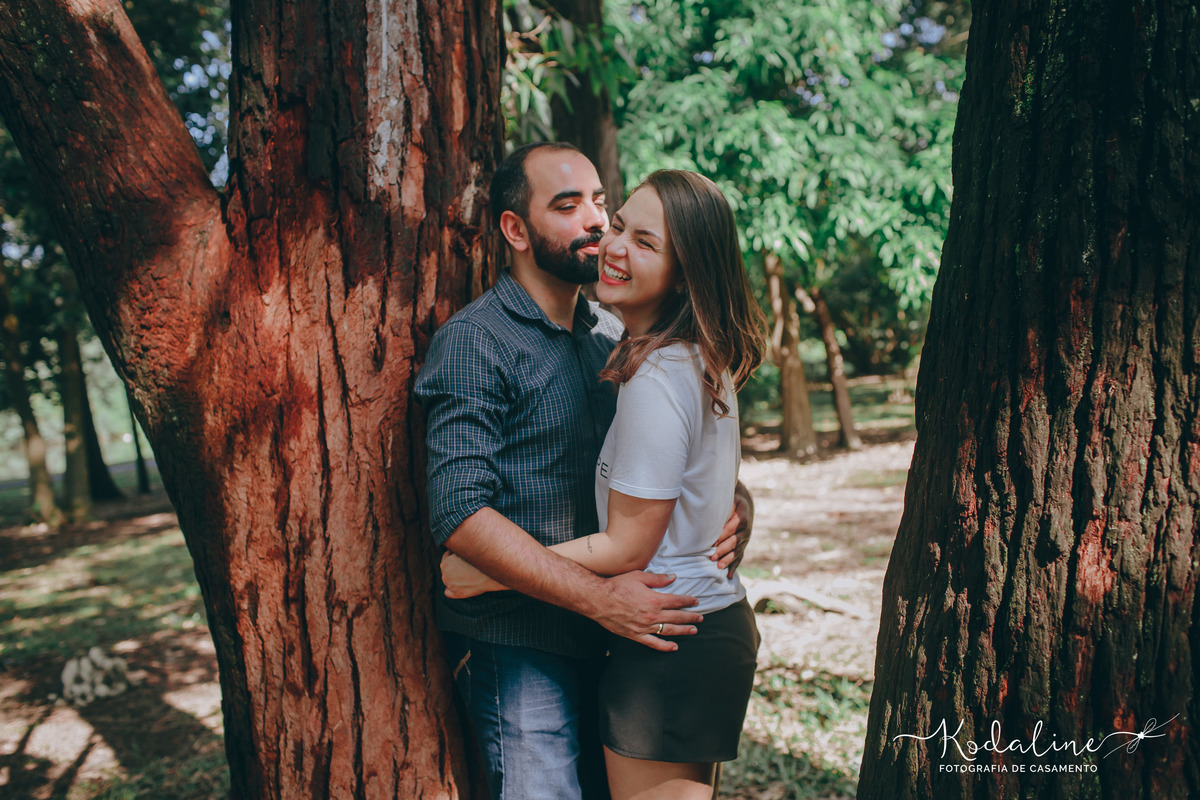 Pedido de noivado surpresa no Parque Ibirapuera em São Paulo. Noivado Surpresa. Save The Date. Noivos emocionados. Pedido de Casamento Lindo. Noiva 2019