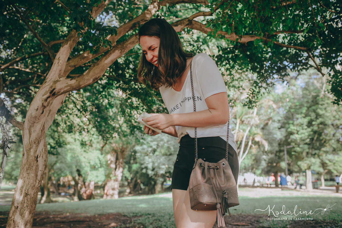 Pedido de noivado surpresa no Parque Ibirapuera em São Paulo. Noivado Surpresa. Save The Date. Noivos emocionados. Pedido de Casamento Lindo. Noiva 2019