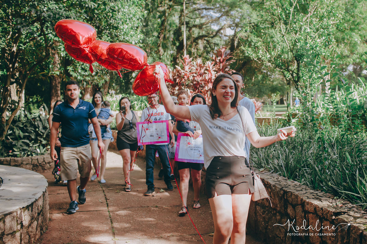 Pedido de noivado surpresa no Parque Ibirapuera em São Paulo. Noivado Surpresa. Save The Date. Noivos emocionados. Pedido de Casamento Lindo. Noiva 2019