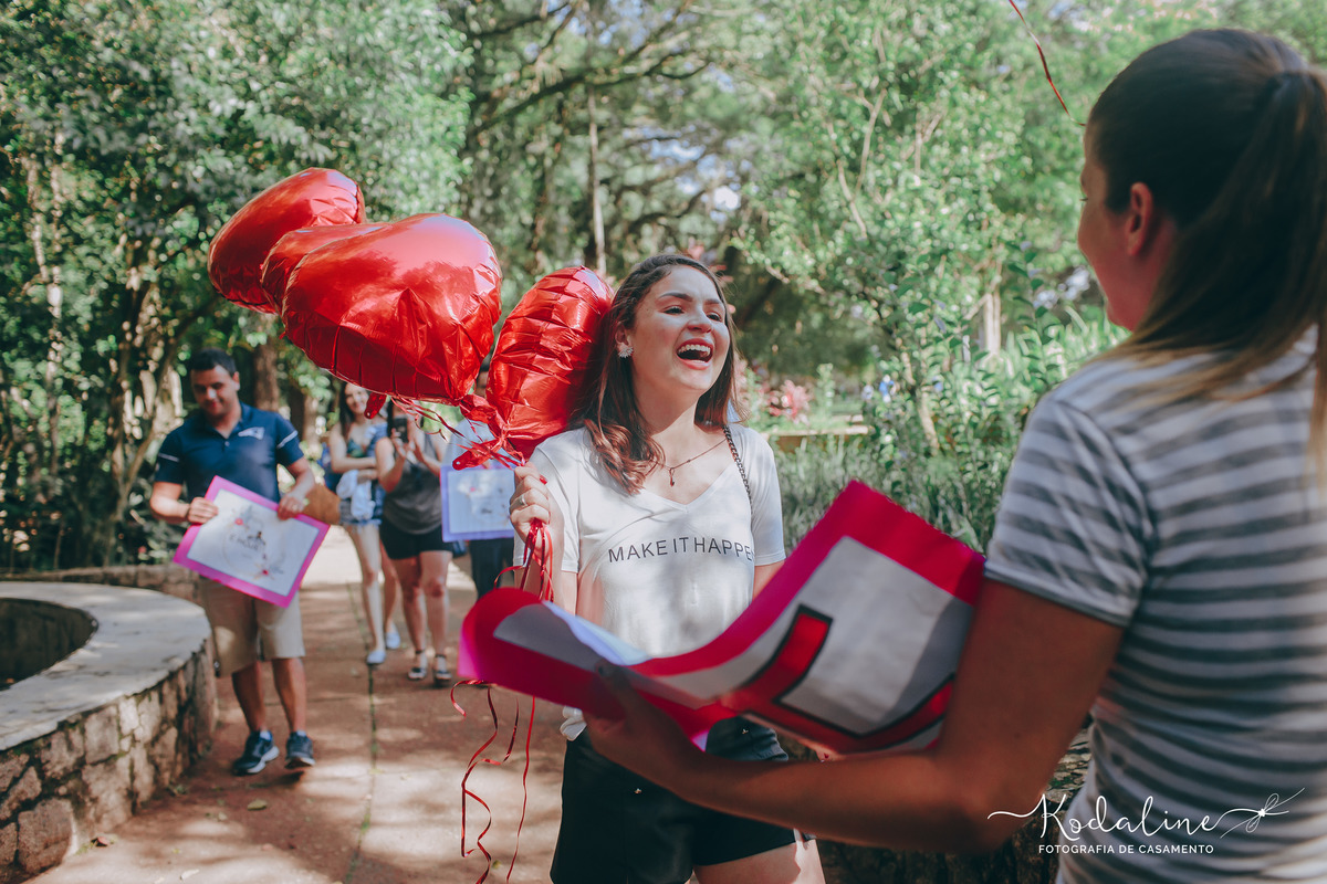 Pedido de noivado surpresa no Parque Ibirapuera em São Paulo. Noivado Surpresa. Save The Date. Noivos emocionados. Pedido de Casamento Lindo. Noiva 2019
