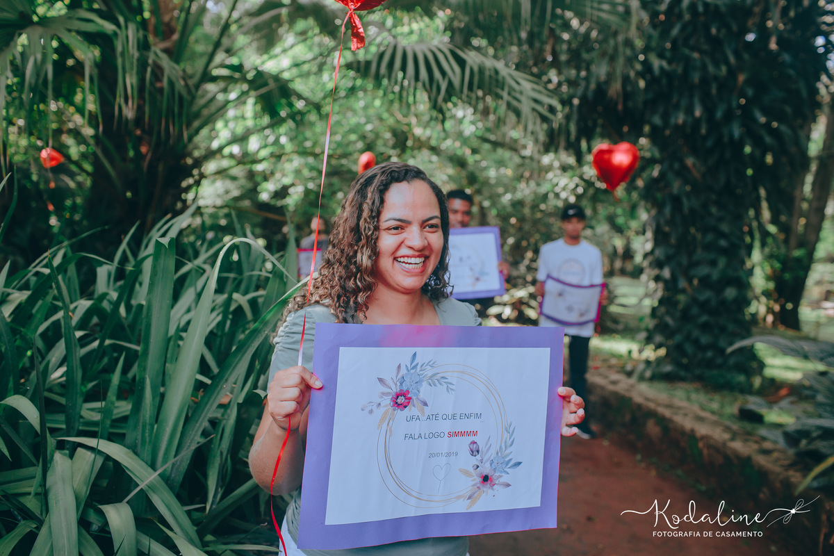 Pedido de noivado surpresa no Parque Ibirapuera em São Paulo. Noivado Surpresa. Save The Date. Noivos emocionados. Pedido de Casamento Lindo. Noiva 2019