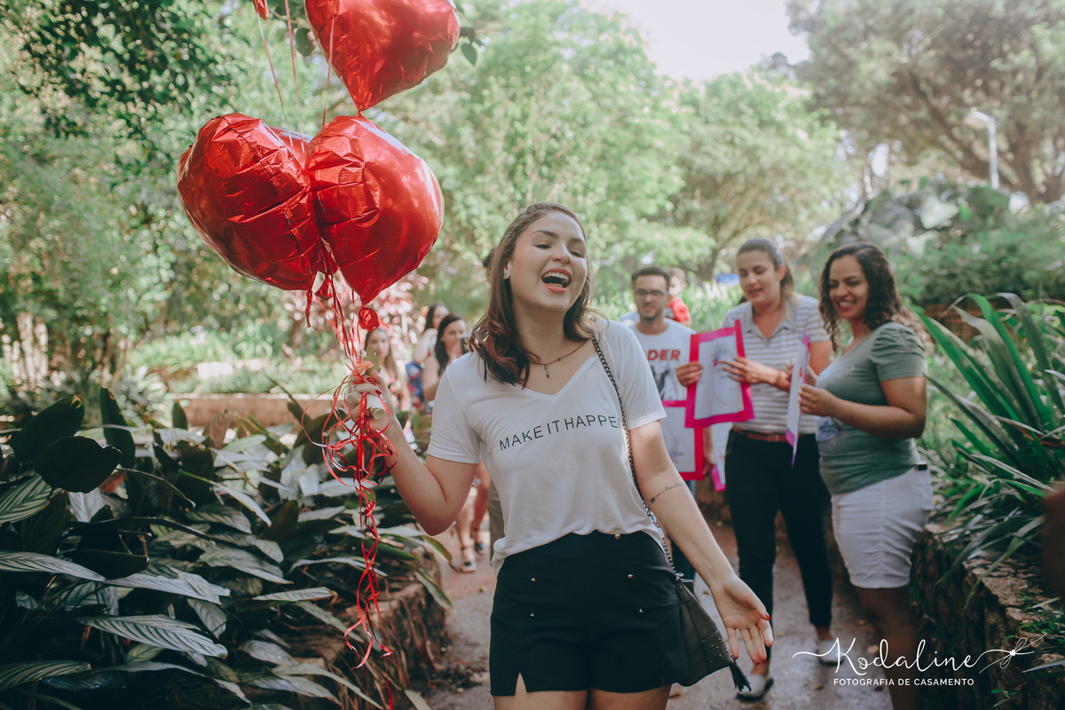 Pedido de noivado surpresa no Parque Ibirapuera em São Paulo. Noivado Surpresa. Save The Date. Noivos emocionados. Pedido de Casamento Lindo. Noiva 2019