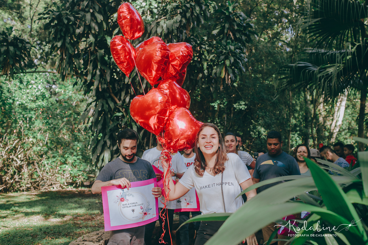 Pedido de noivado surpresa no Parque Ibirapuera em São Paulo. Noivado Surpresa. Save The Date. Noivos emocionados. Pedido de Casamento Lindo. Noiva 2019